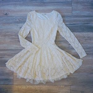 💫 SOLD 💫 Beautiful Lace Cream Dress